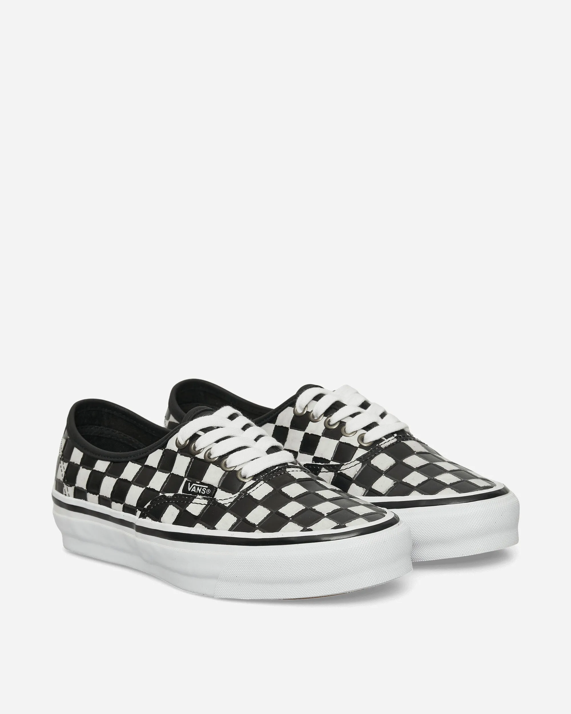 Authentic 44 Leather Check Vibram Sneakers Black / White