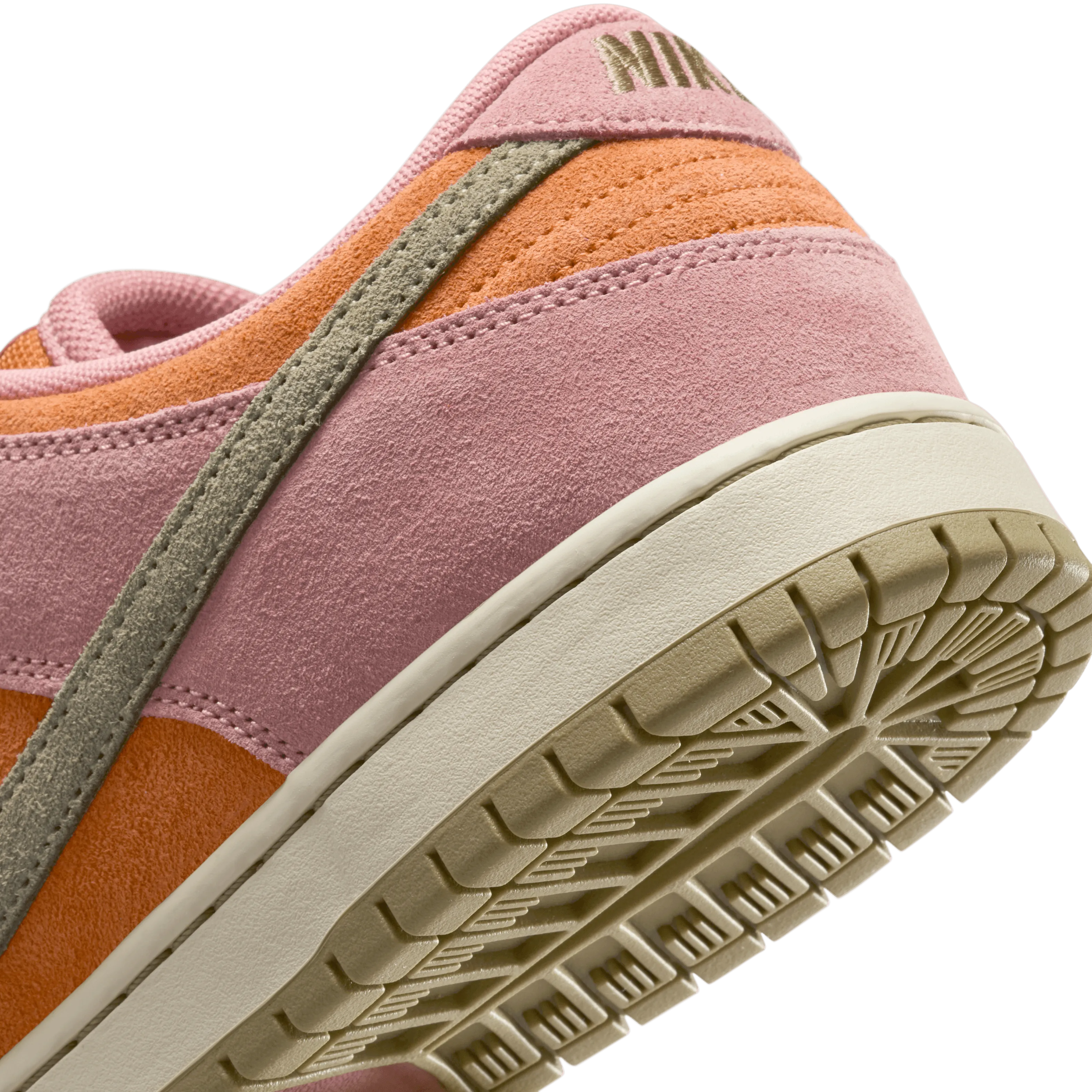 Nike SB Dunk Low Pro