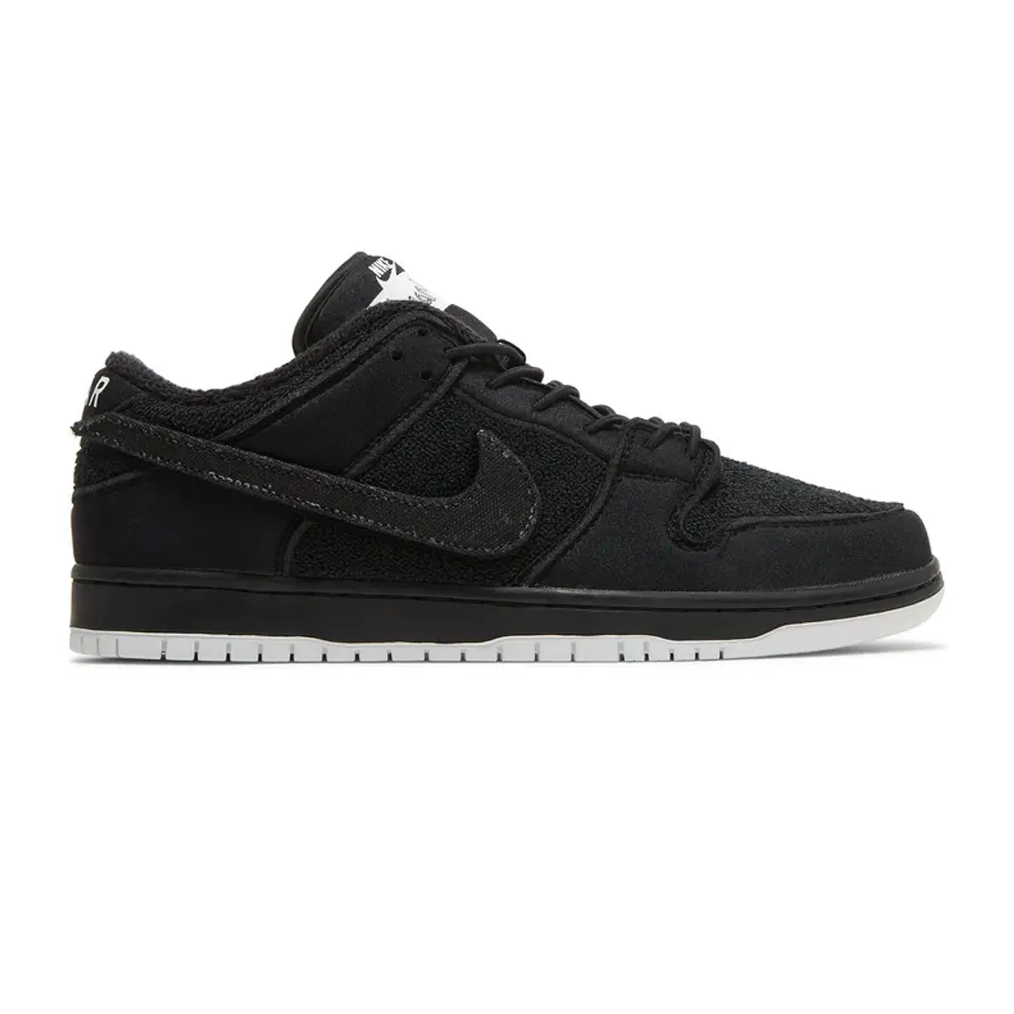 Nike SB Dunk Low x Gnarhunters 'Black' (2022)