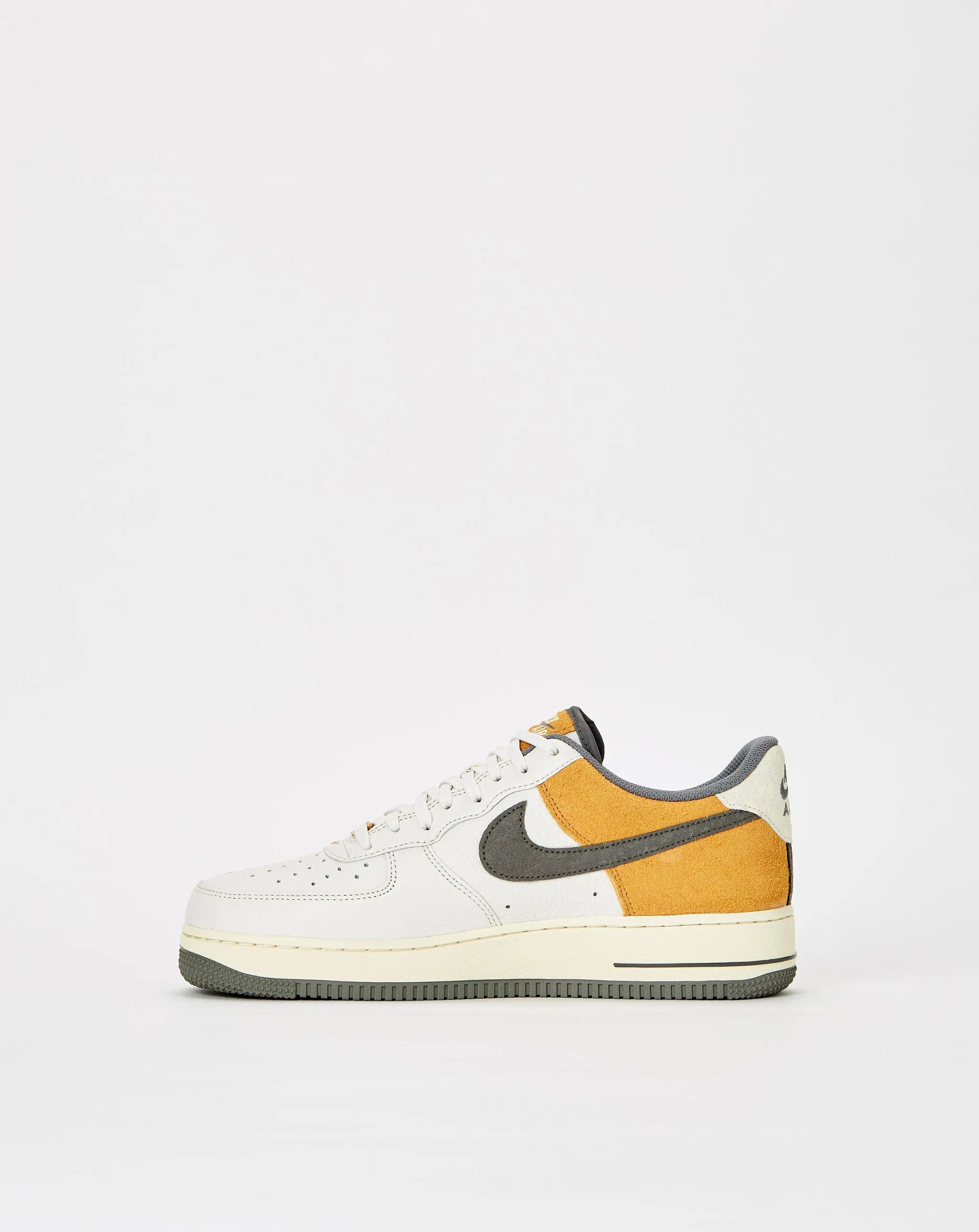 Shoes Nike Air Force 1 '07 LV8