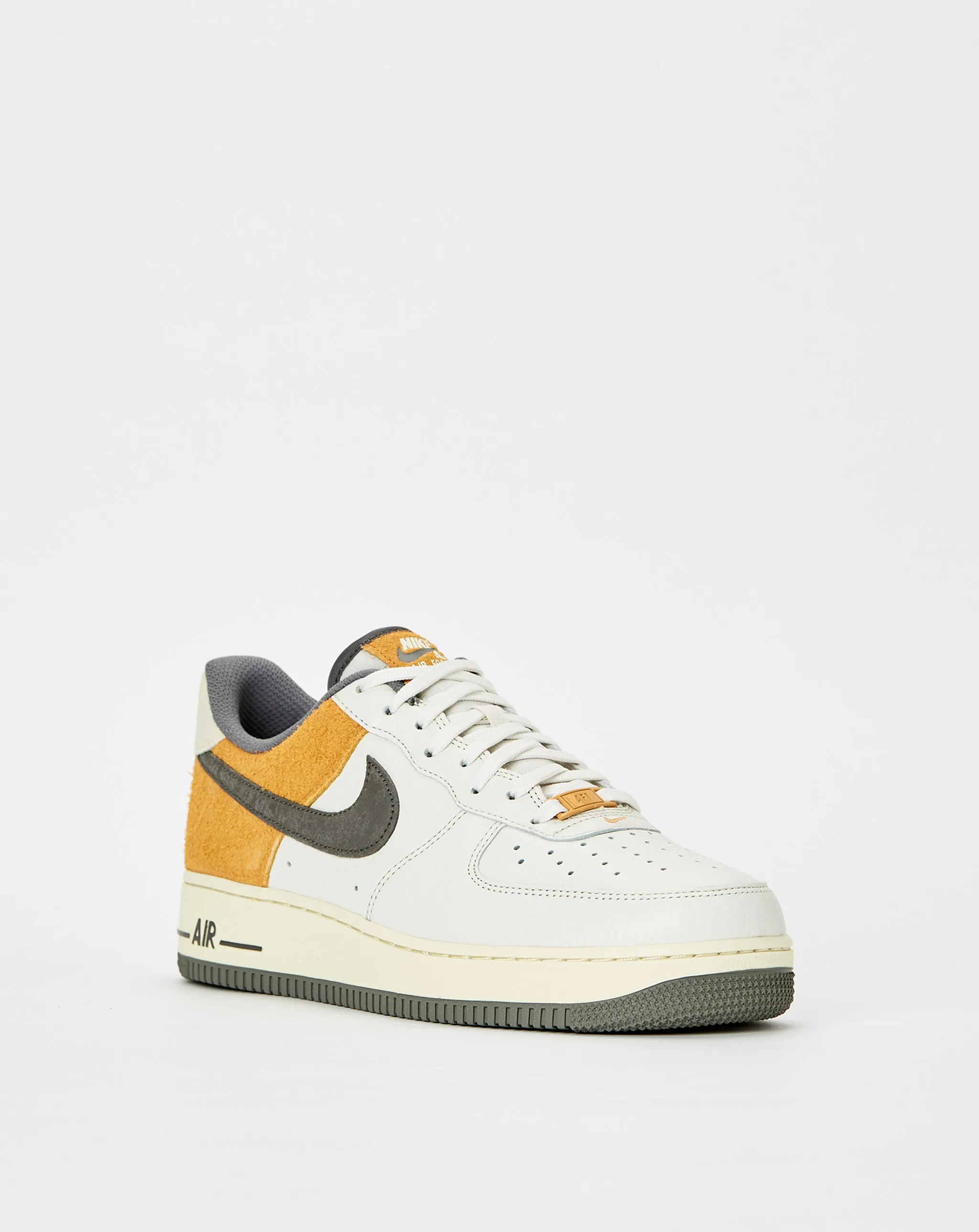 Shoes Nike Air Force 1 '07 LV8