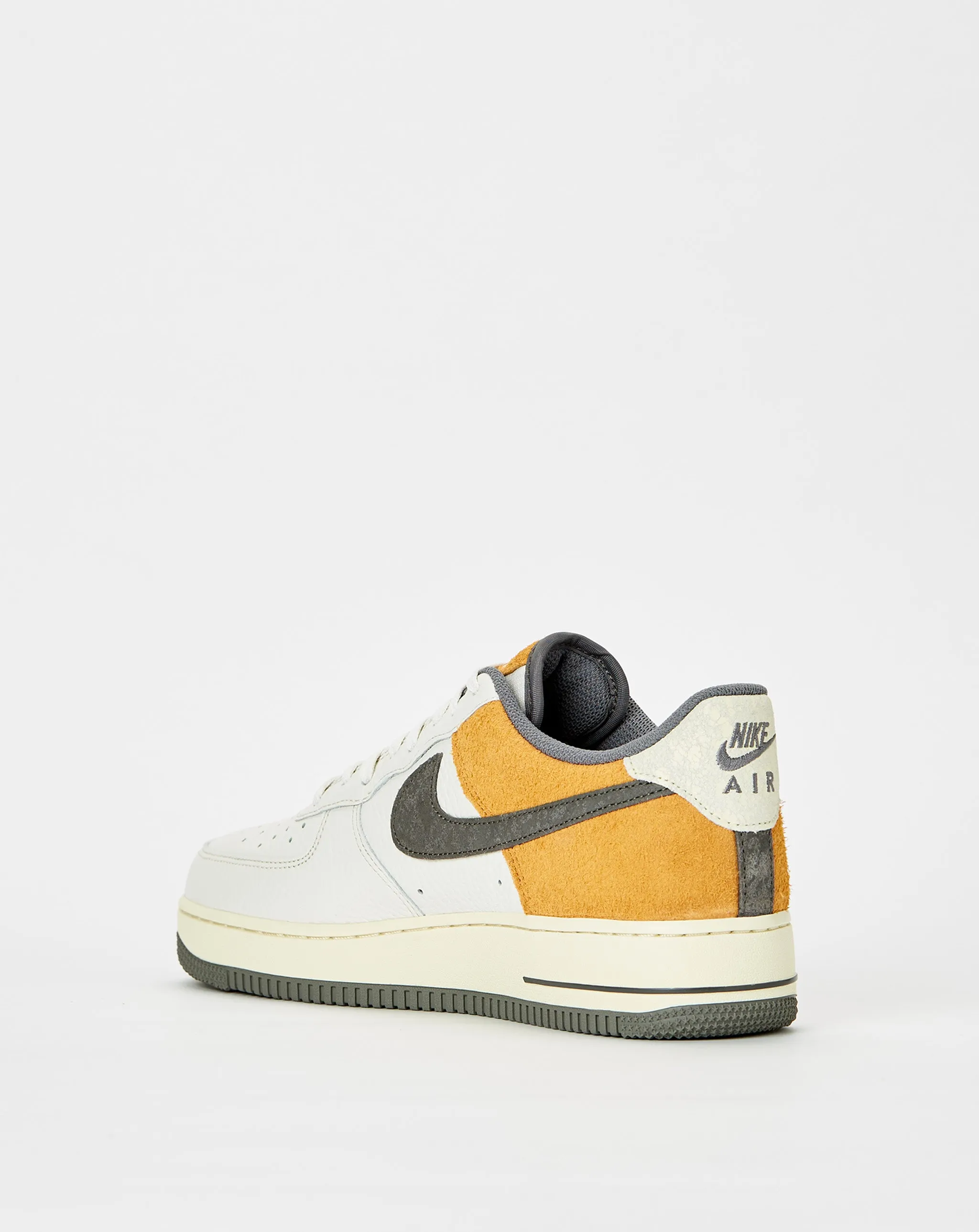 Shoes Nike Air Force 1 '07 LV8