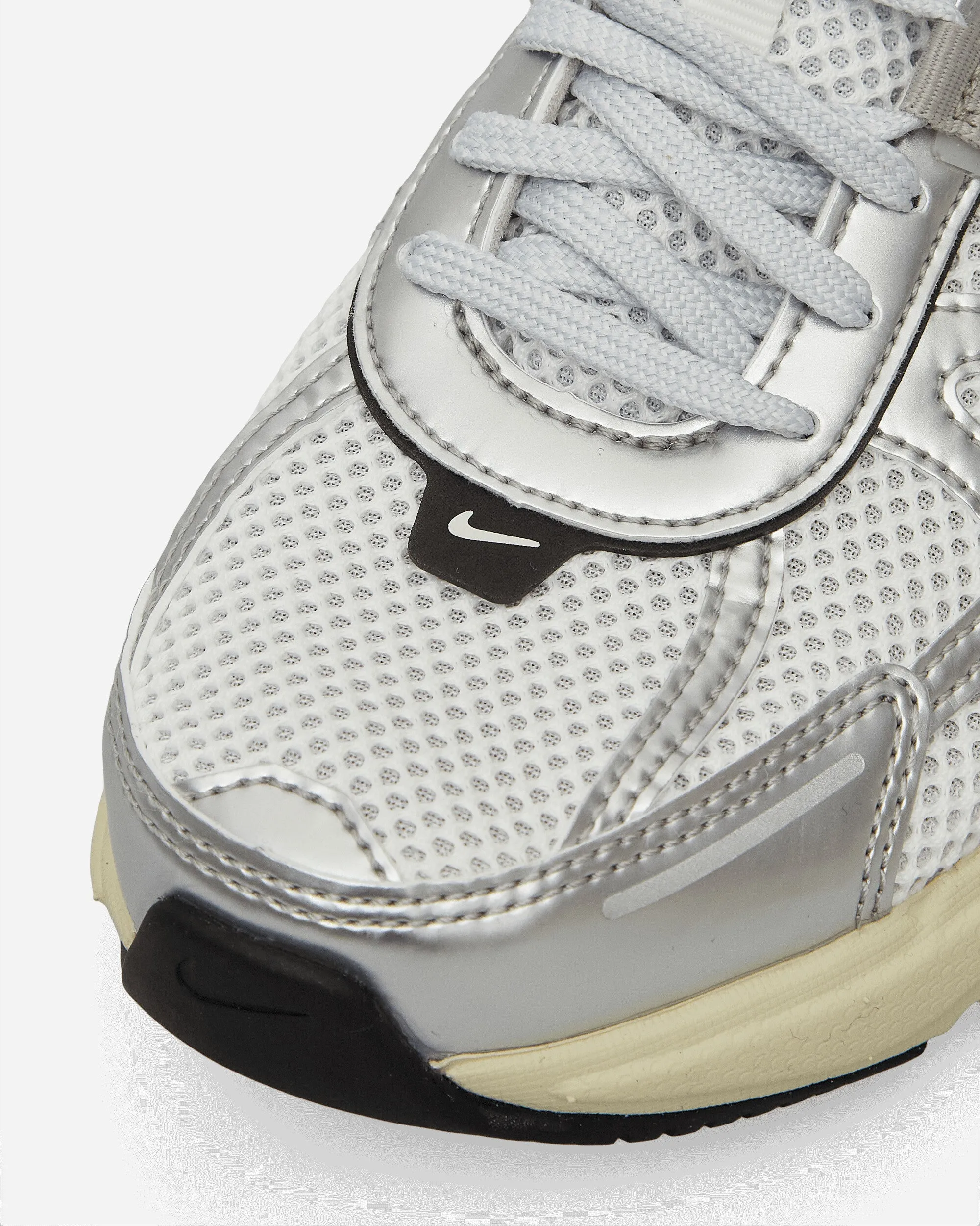 Women's V2K Run Sneakers Summit White / Metallic Silver